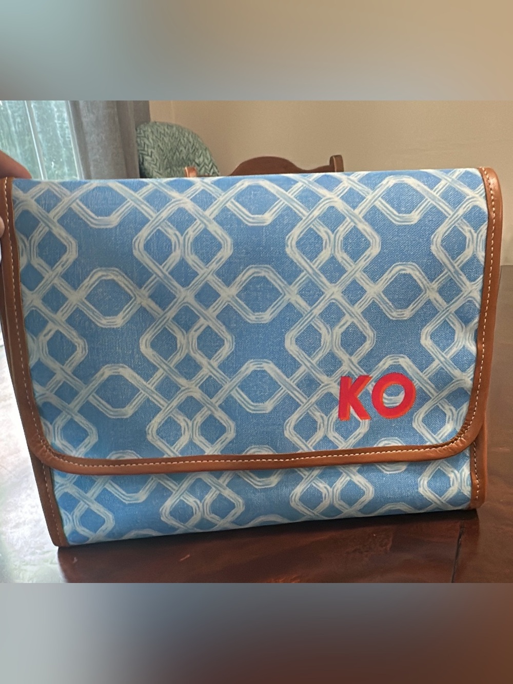 Carrington HANGING TOILETRY KIT 24.5" L X 11" W (unfolded), 8"L X 11" W (folded)